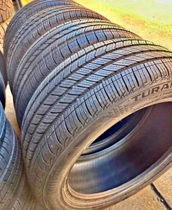 255/50/20 Brisgtone set de Tires con 80% de vida las 4