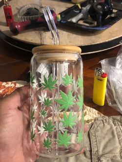 Drinking Cups w/glass straw.