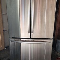 Kenmore Refrigerator W/Bottom Freezer & Ice Maker
