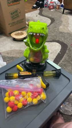Nerf style power pop gun and dinosaur target