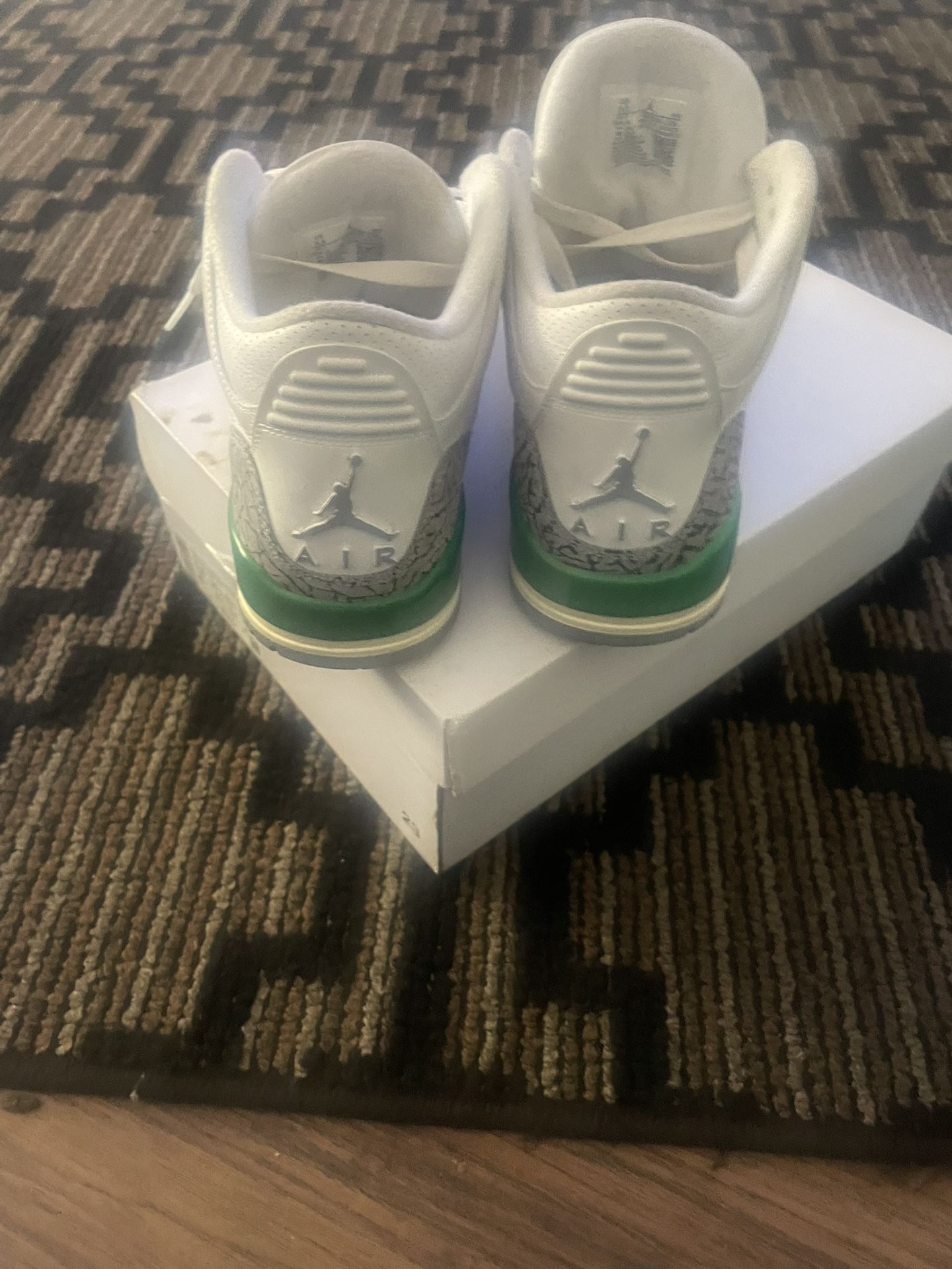 3s With Box And Shoe Pendant