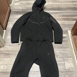 Nike Tech Set