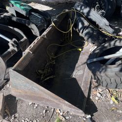 Bucket for skid steer 