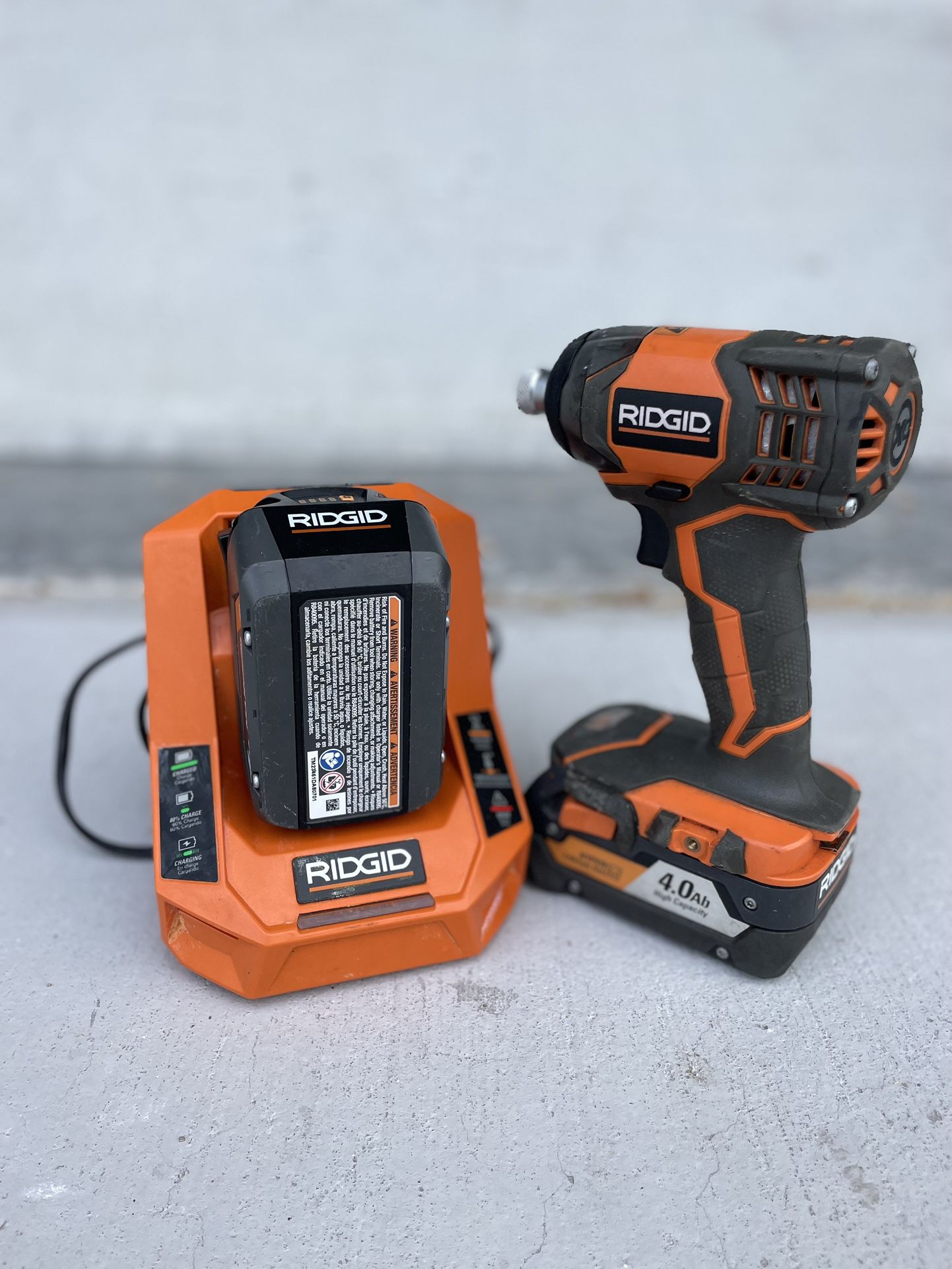 Ridgid R86034 (2x batteries and CHARGER Included) 18V Cordless 1/4 in. Impact Driver Kit