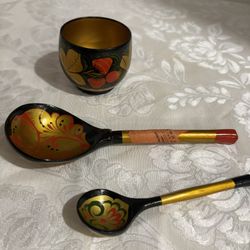 VINTAGE Hand Painted High Gloss Wooden Russian Lacquerware Bowl and matching spoons