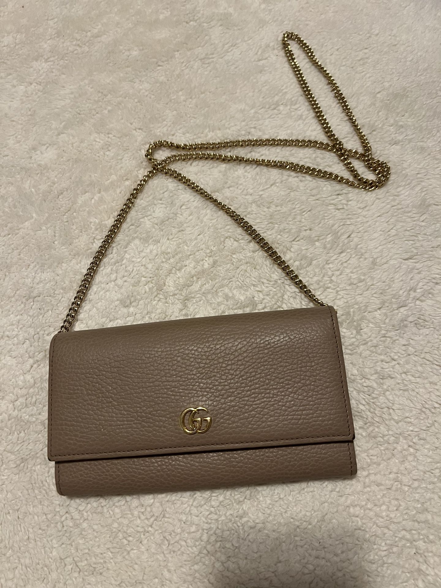 Gucci GG Marmont Chained wallet