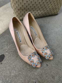 MANOLO BLAHNIK Hangisi 70 Embellished Shimmer Glitter Pump Heel Pink Sz 35