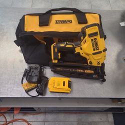 DEWALT 16GA FINISH NAILER  DCN660