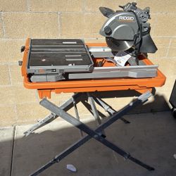 Ridgid 8 inch tile saw with stand
