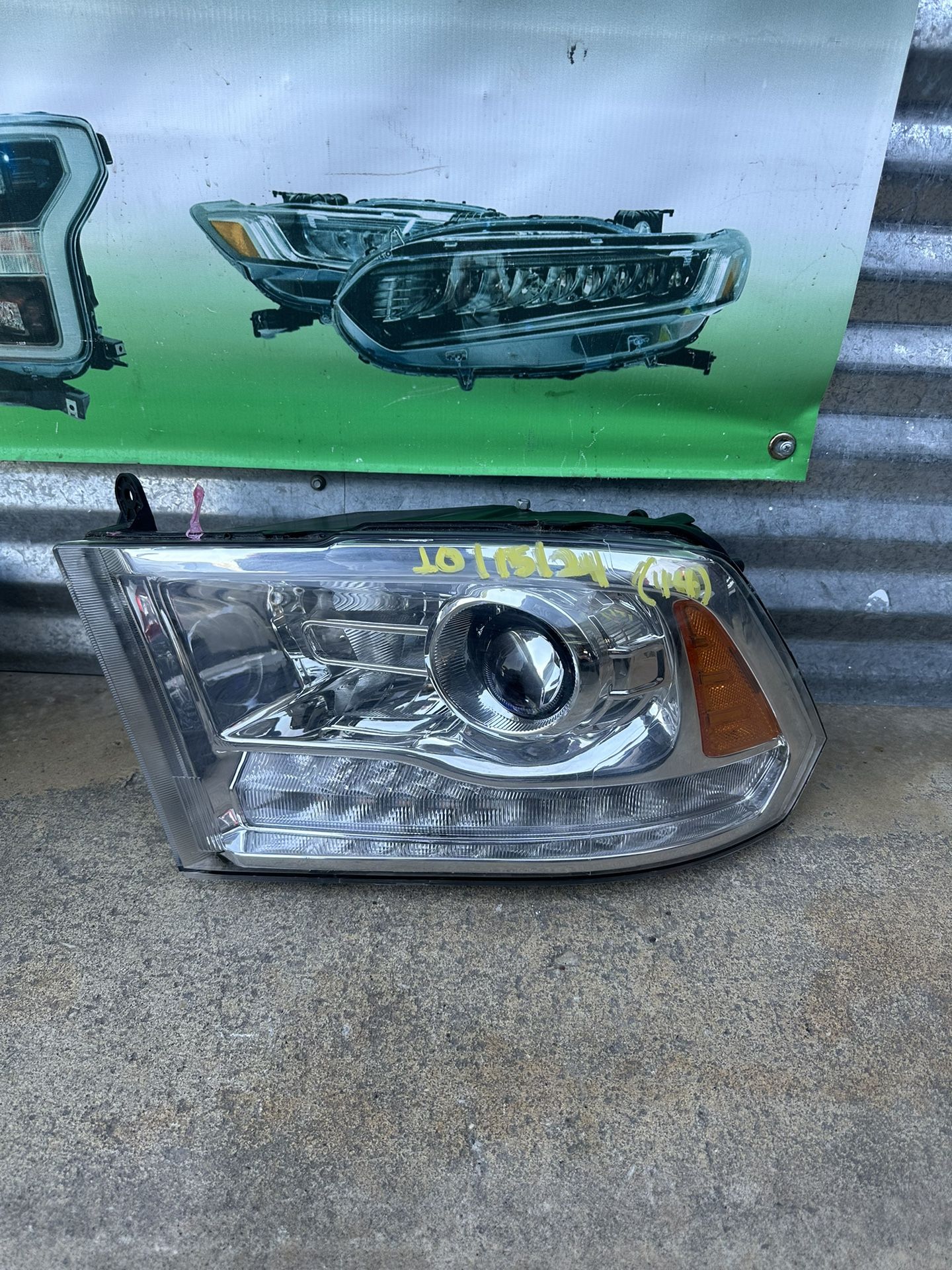 2013-2018 Dodge Ram Projector Headlight 