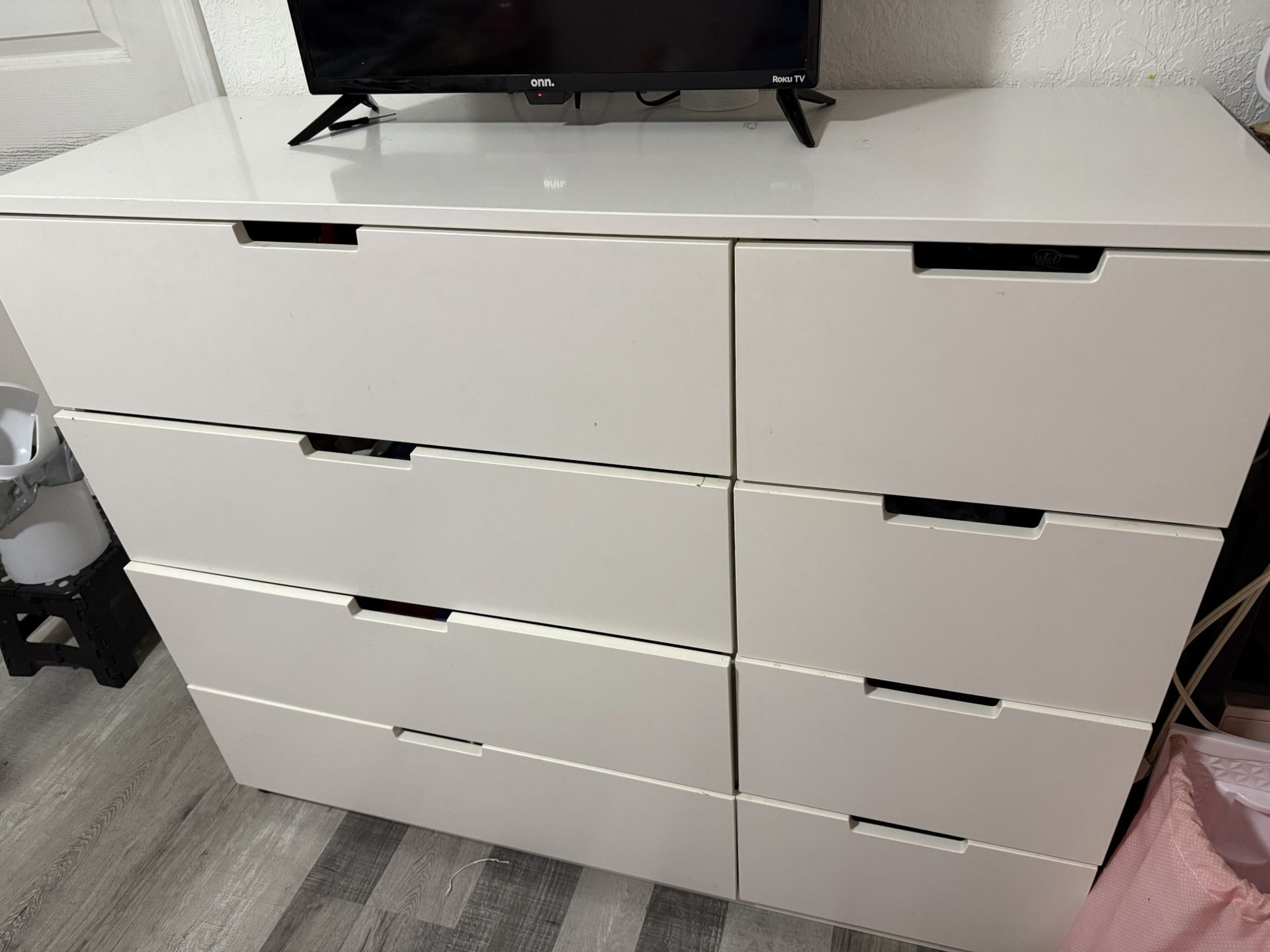 White 8 Drawer Dresser 