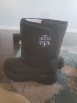 Snow boots