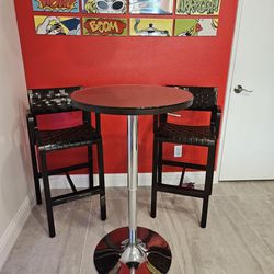 24" Round Adjustable Table And Bar Stools For Sale