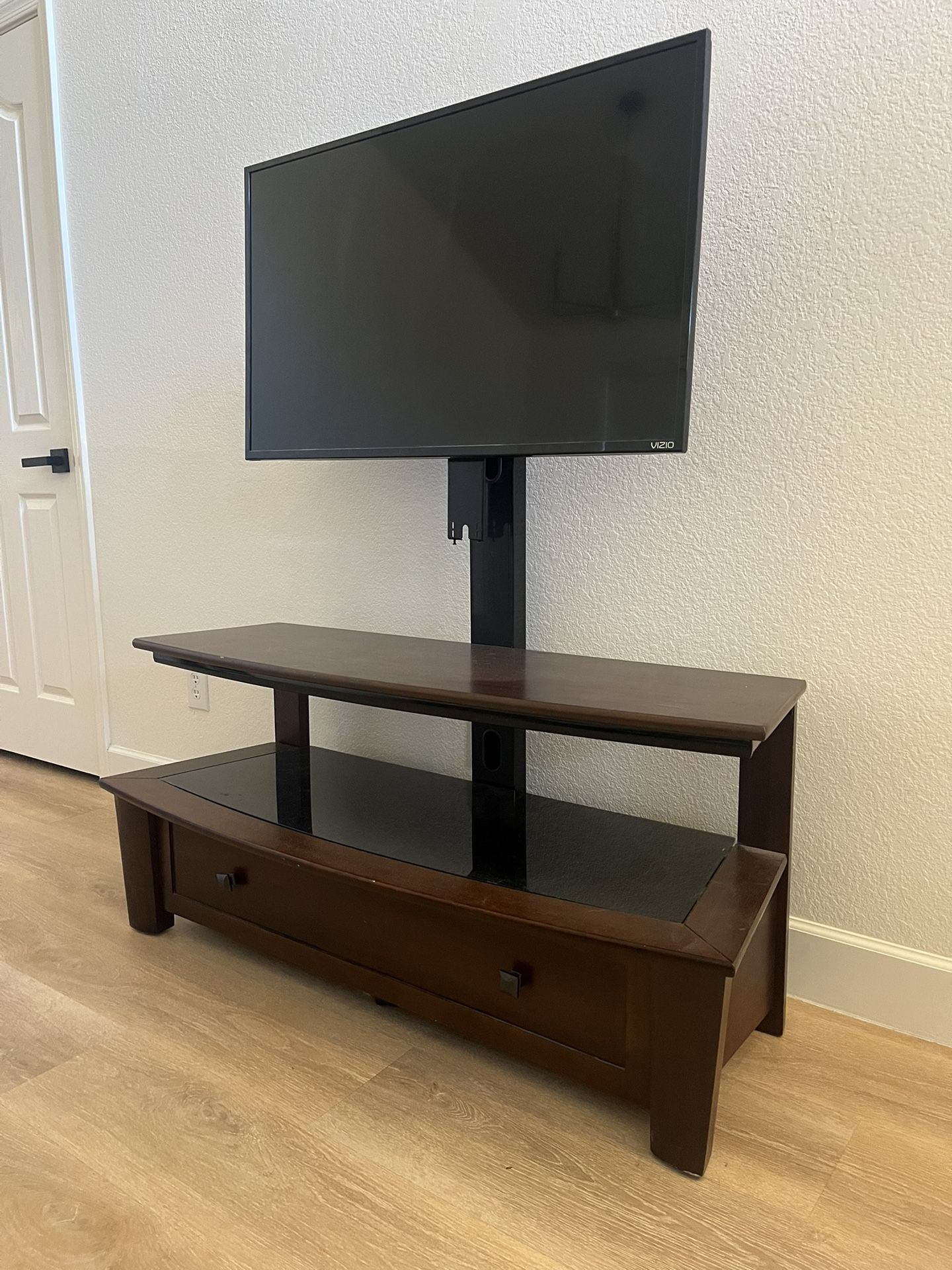 TV stand WITH 40inch TV