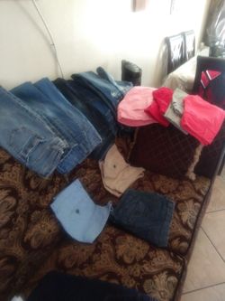 11. Jeans And 3 Short Size 5