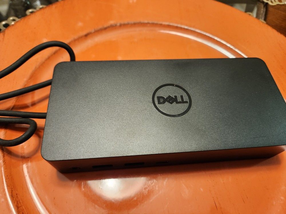 Dell Docking Station D6000 Great Condition!