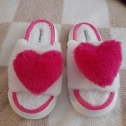 BRAND NEW AROPOSTLE SLIPPERS SIZE 8