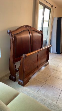 Wood/Leather Queen Sleigh Bed Frame