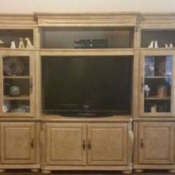 Entertainment center