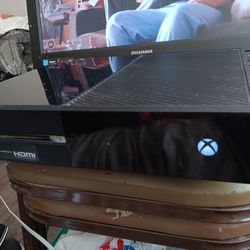 Xbox One 500gig System Only With Cords 4 Games And Headphones 
