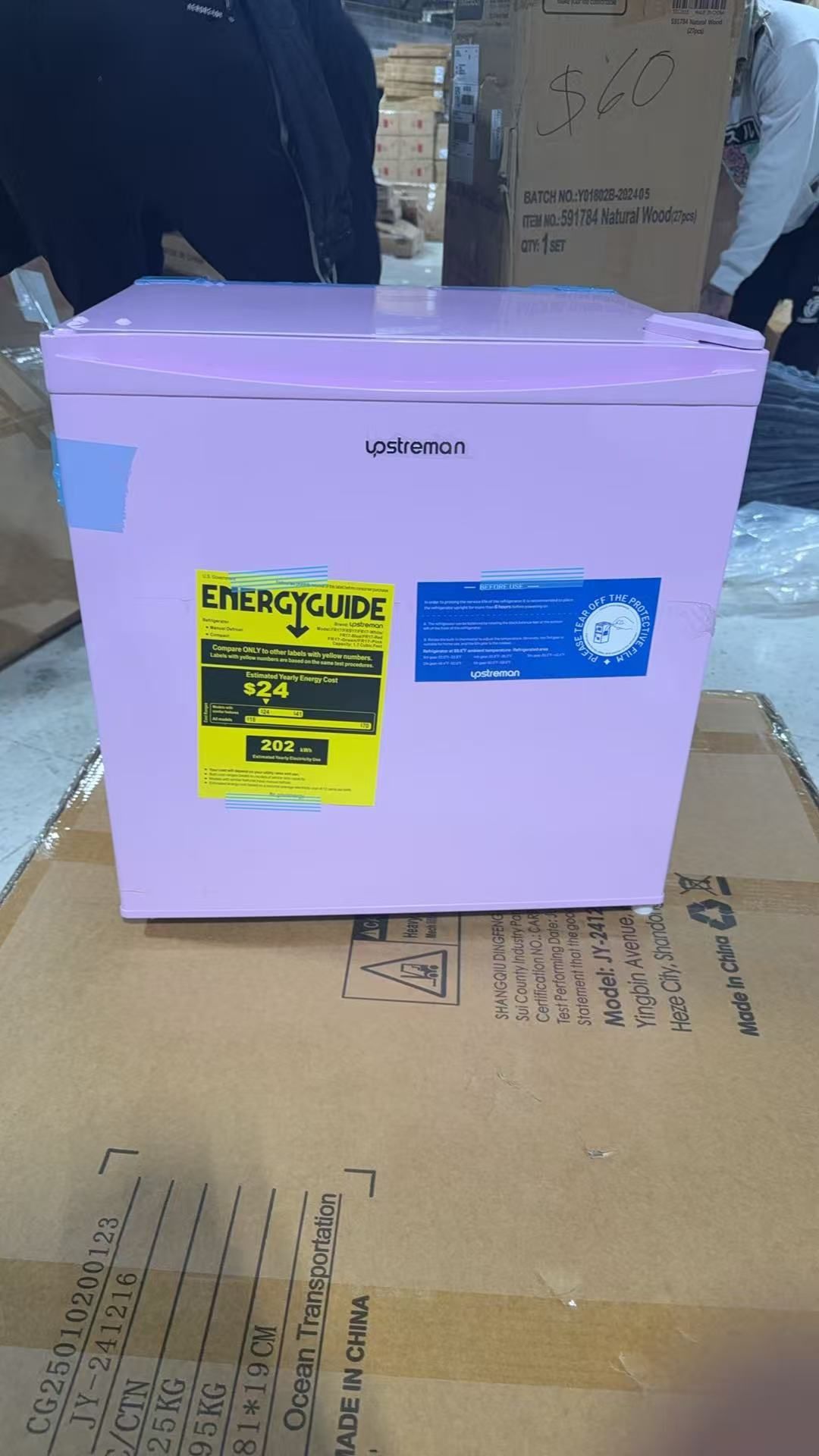 Upstreman 1.7 Cu.ft Mini Fridge with Freezer