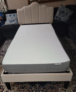 Nice twin bed with good mattress