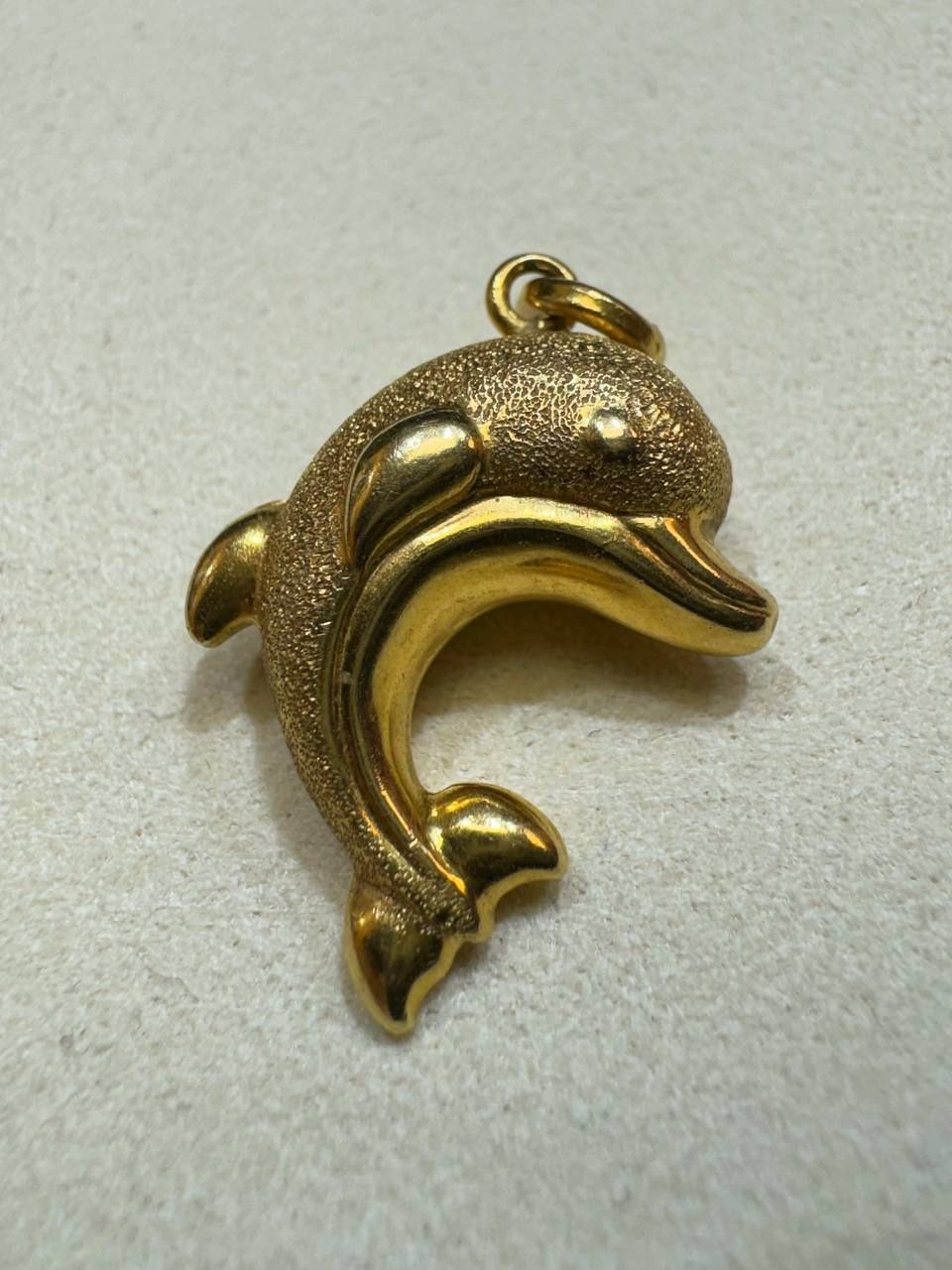 18k solid yellow gold dolphin pendant charm 2.8 grams