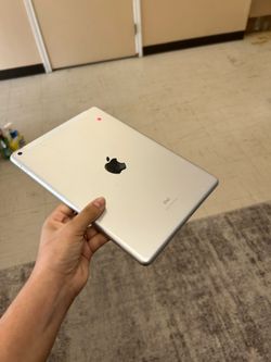 iPad 7th generation 32GB (LTE) Unlocked
