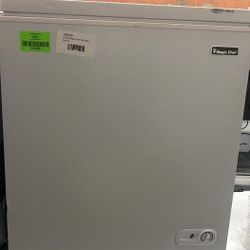 Magic Chef HMCF5W4 5.0 cu. ft. Chest Freezer J25
