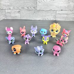 My little pet shop lot of 13 mini figures  Lot of 13 