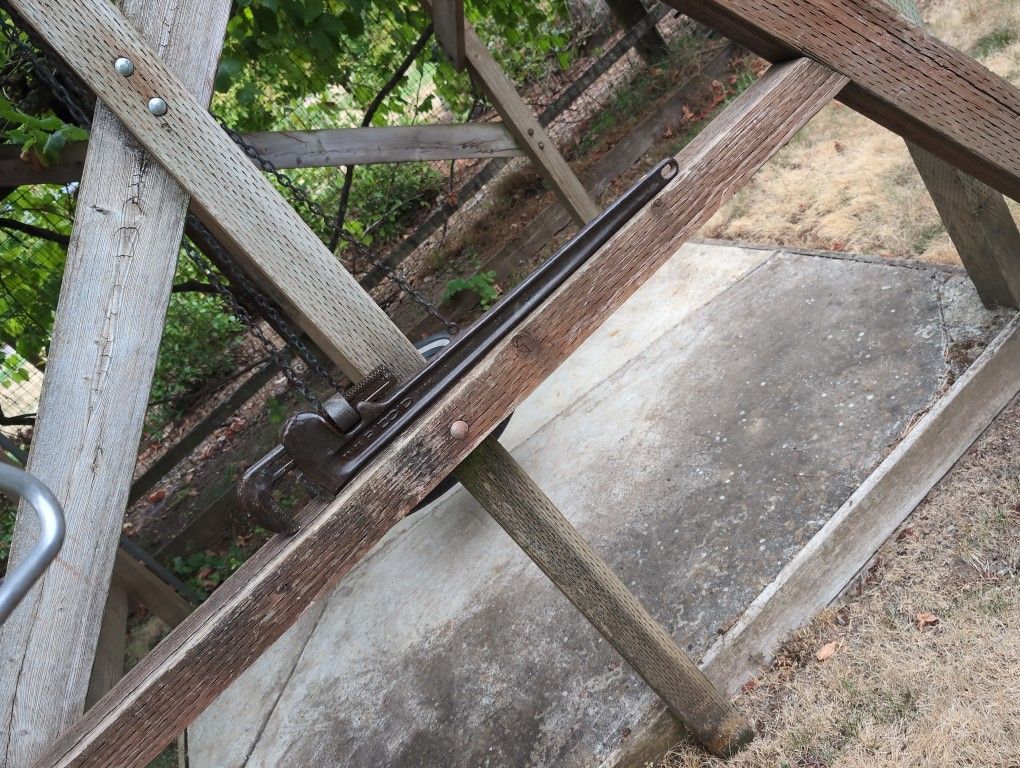 Three Foot Rigid Steel Pipe Wrench