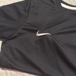 Nike dri fit black T-shirt teen kids size L