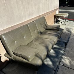 Free Futon First Come First serve ! 