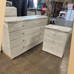 8 drawers dresser and nightstand / Eight drawers dresser and nightstand