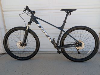 TREK 2022 Marlin 7 Mountain Bike