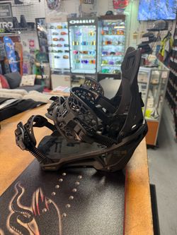 Large nidecker supermatic step in snowboard bindings located at sin city snowboards