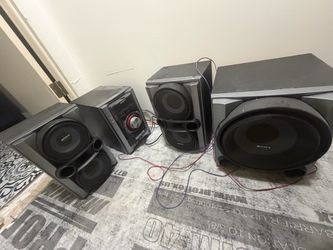 Sony Component Stereo System With Woofer And 2 Speakers