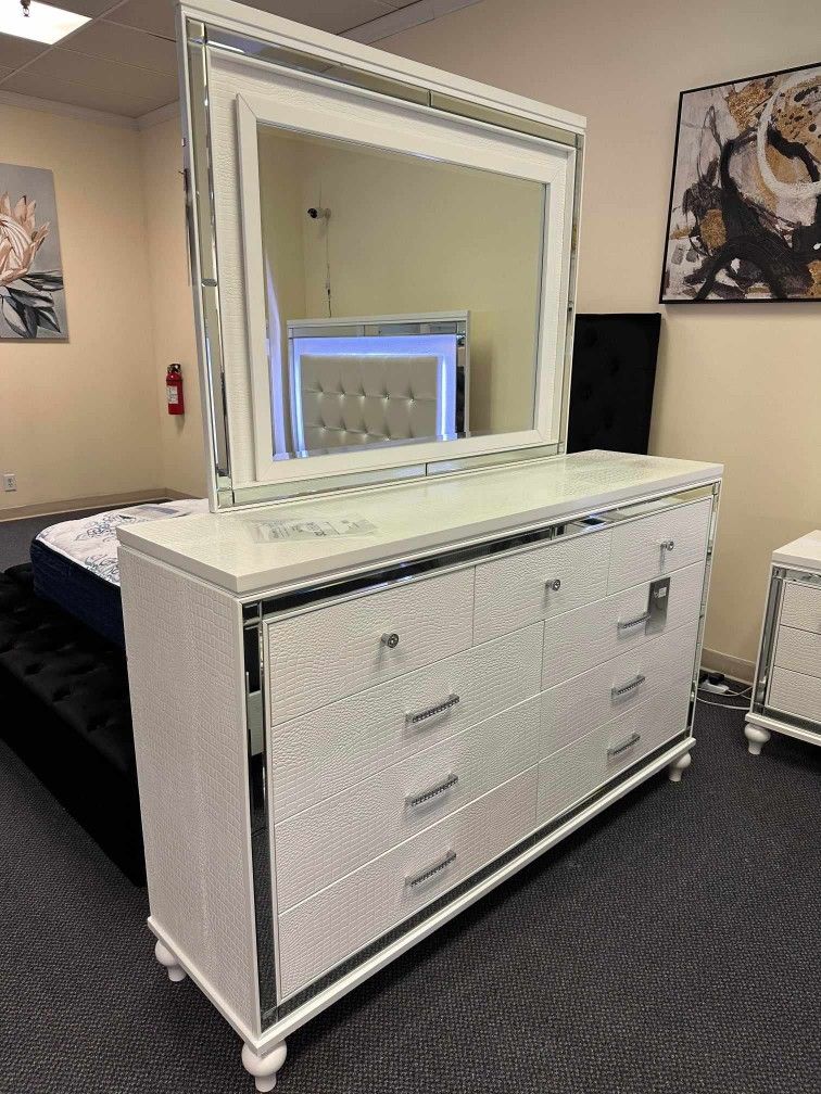 AP🎉 Valentino Bedroom Set-White4-Piece (Bed Dresser Mirror and Nightstand )// Fast Delivery - Financing