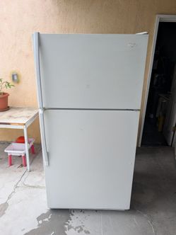 Whirlpool Refrigerator 21 Cubic Feet