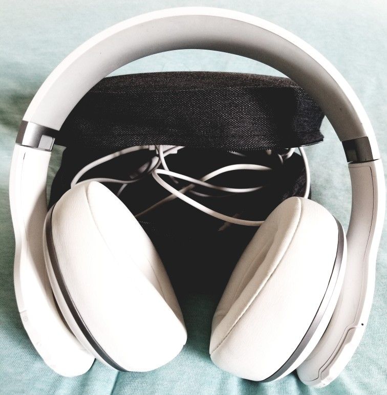 JBL Bluetooth Headphones 