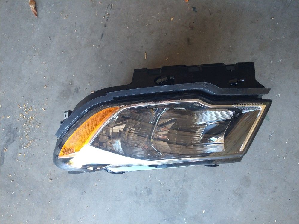 Jeep Cherokee LH Headlight 