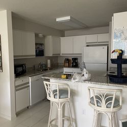 Kitchen Table And Bar Stools 