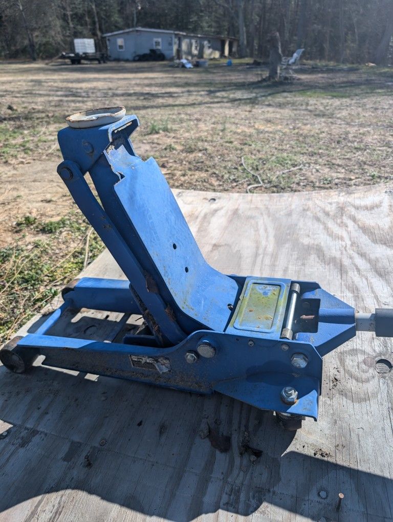 2.5 Ton Low Profile Floor Jack