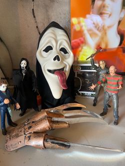 Horror Figures & Collectibles lot