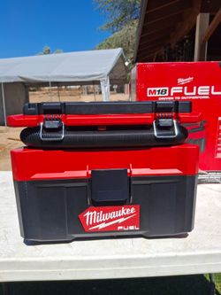 Milwaukee M18 FUEL PACKOUT 2.5 Gal Wet/Dry Vacuum (tool only)