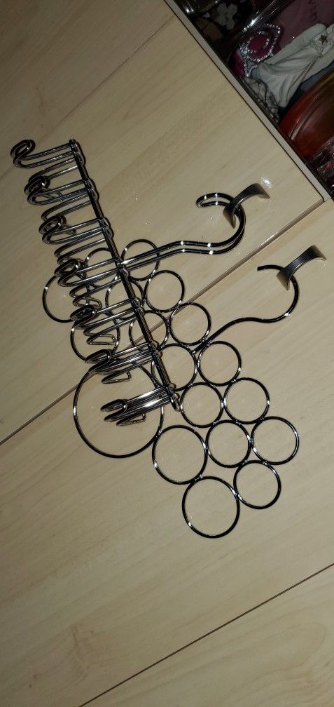 2 metal hanger Closet organizers