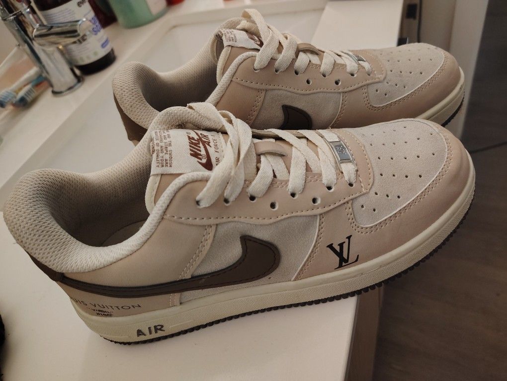 Louis Vuitton Sneakers