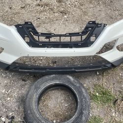 2017-2019 White Nissan Rogue Sport Front Bumper 62022-6MR0H OEM BAM61PA