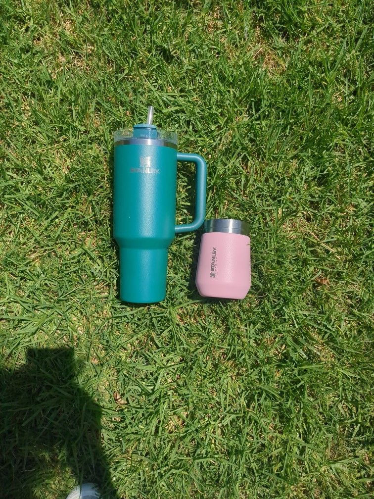 2 Stanley Cups In Perfect Condition