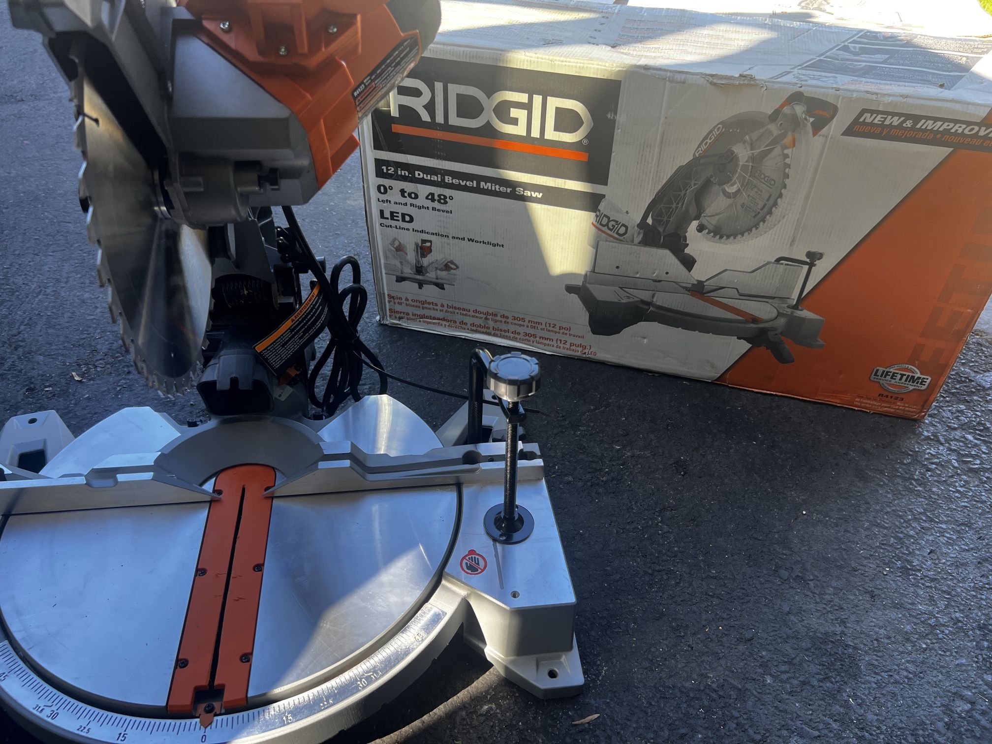 RIDGID MITER SAW 15 Amp Corded 12 in. Dual Bevel IN VERY FOOG CONDITION